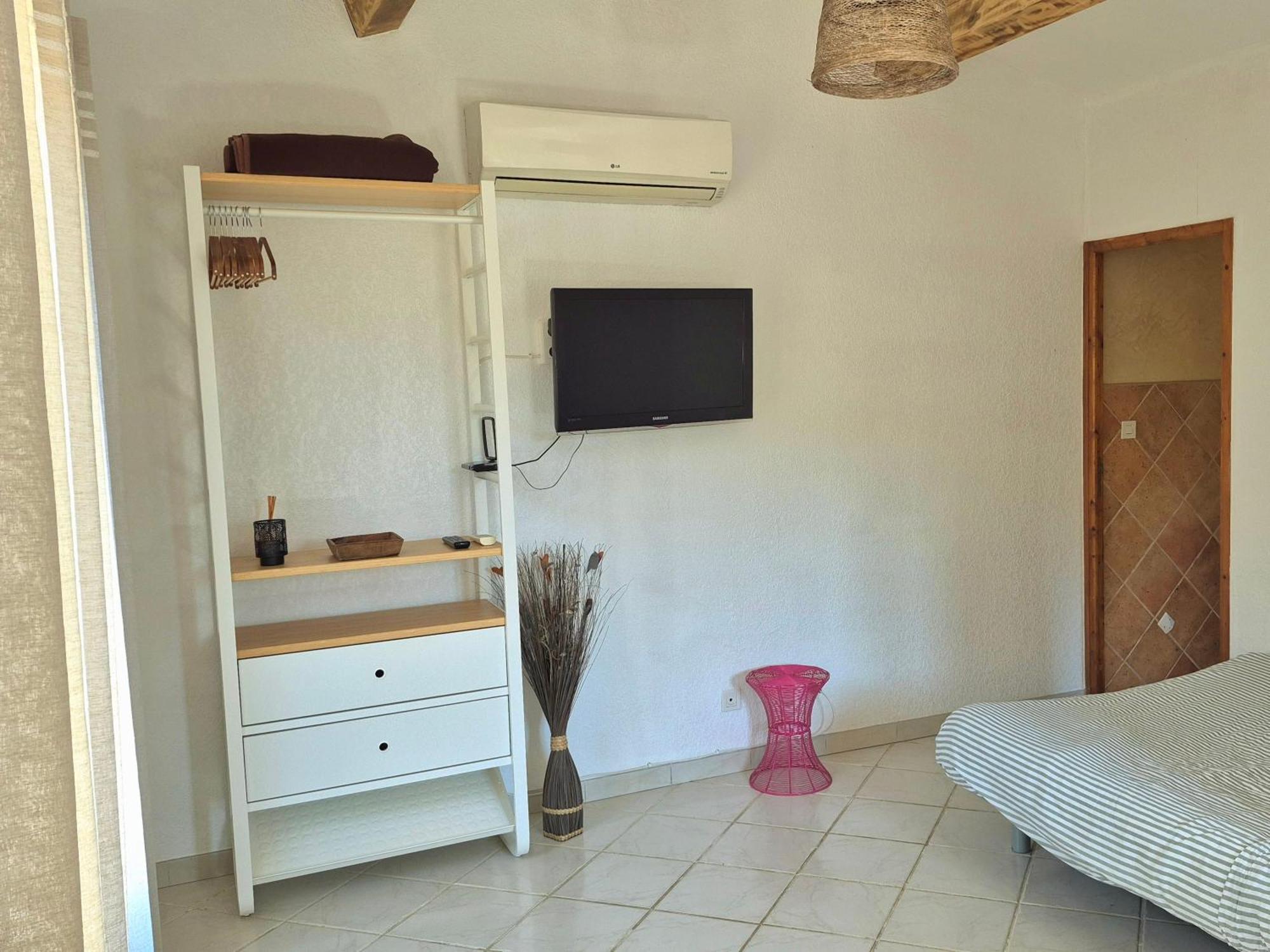 Maison Independante Avec Jardin, Studio De 26M2 Tout Equipe Avec Climatisation Reversible * Rochegude (Drome)